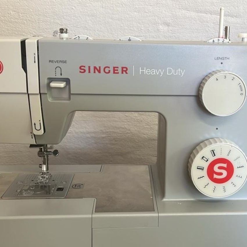 Heavy Duty Singer Sewing Machine JuggleBee